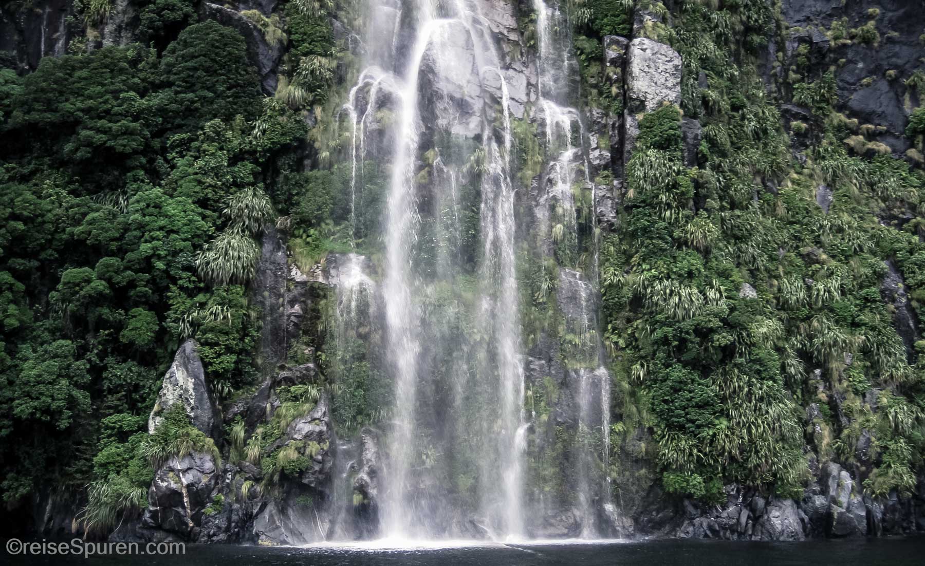 Wasserfall am Milford Sound